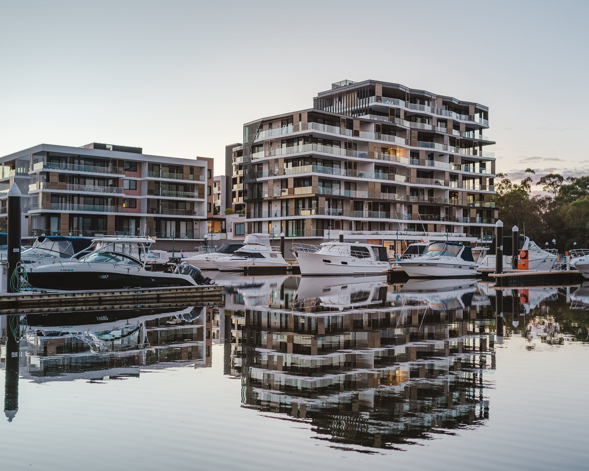 Apartments and boats in Ascot Waters