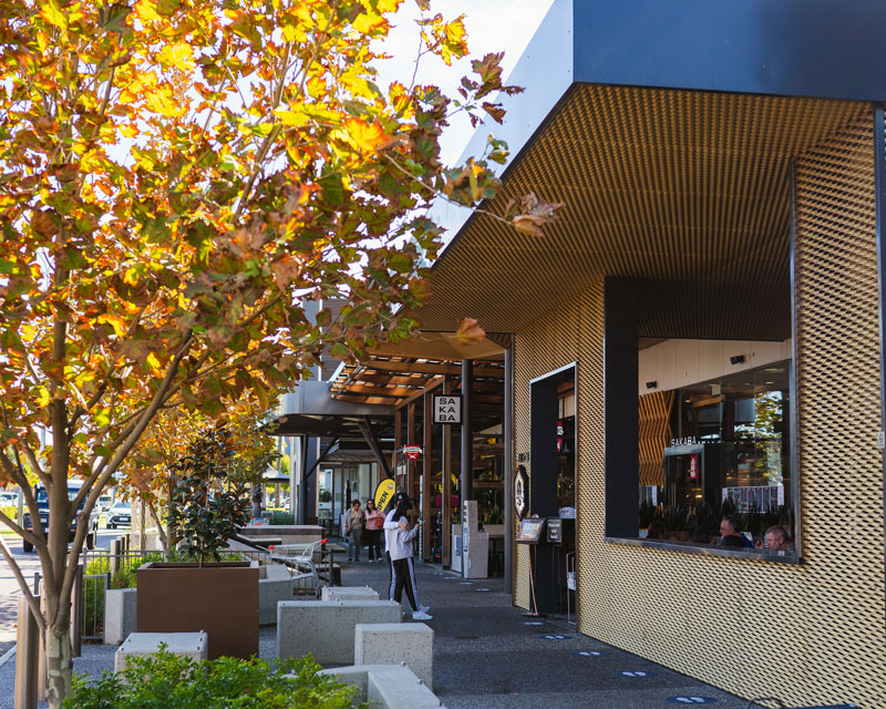 Street front of restaurants 