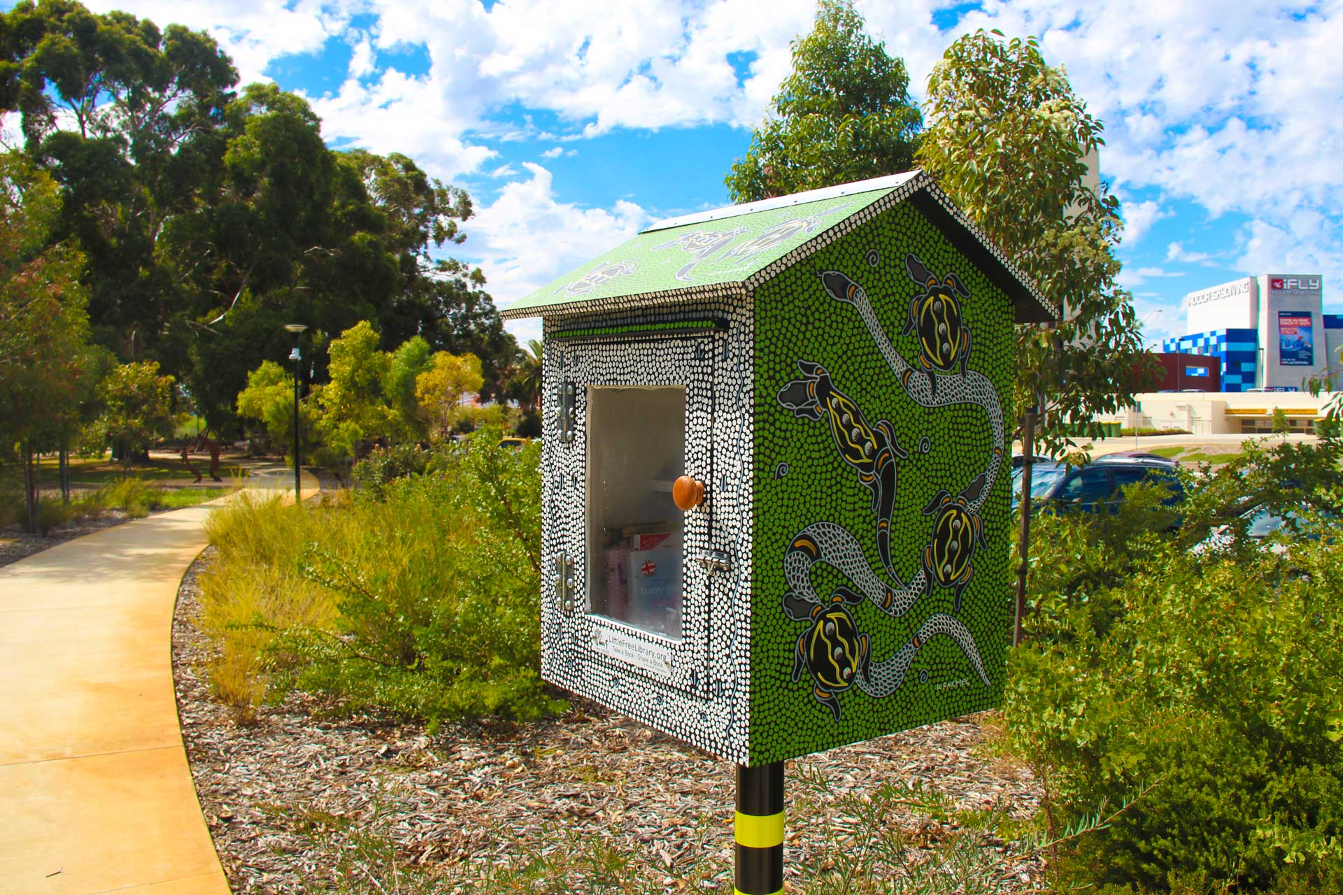 Yellow little street library at Wilson Park