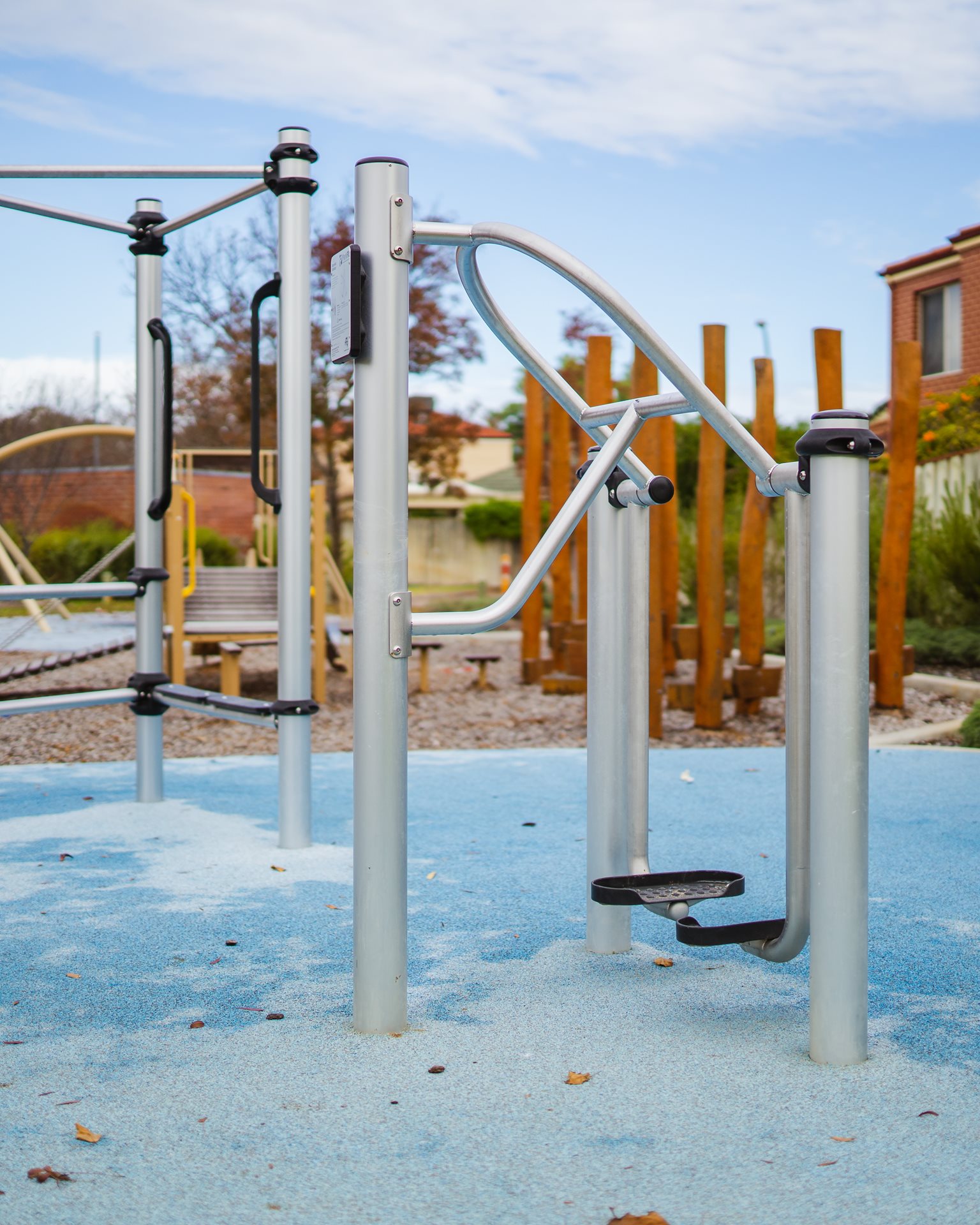 Outdoor exercise equipment