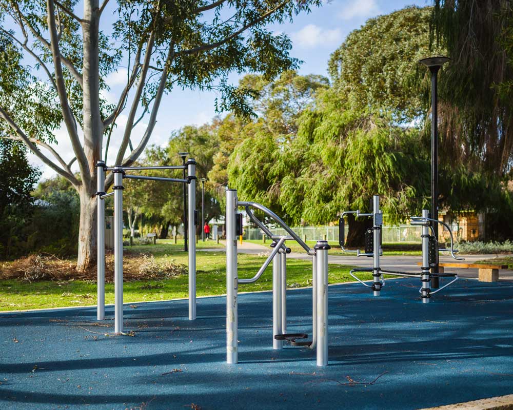 Outdoor exercise equipment