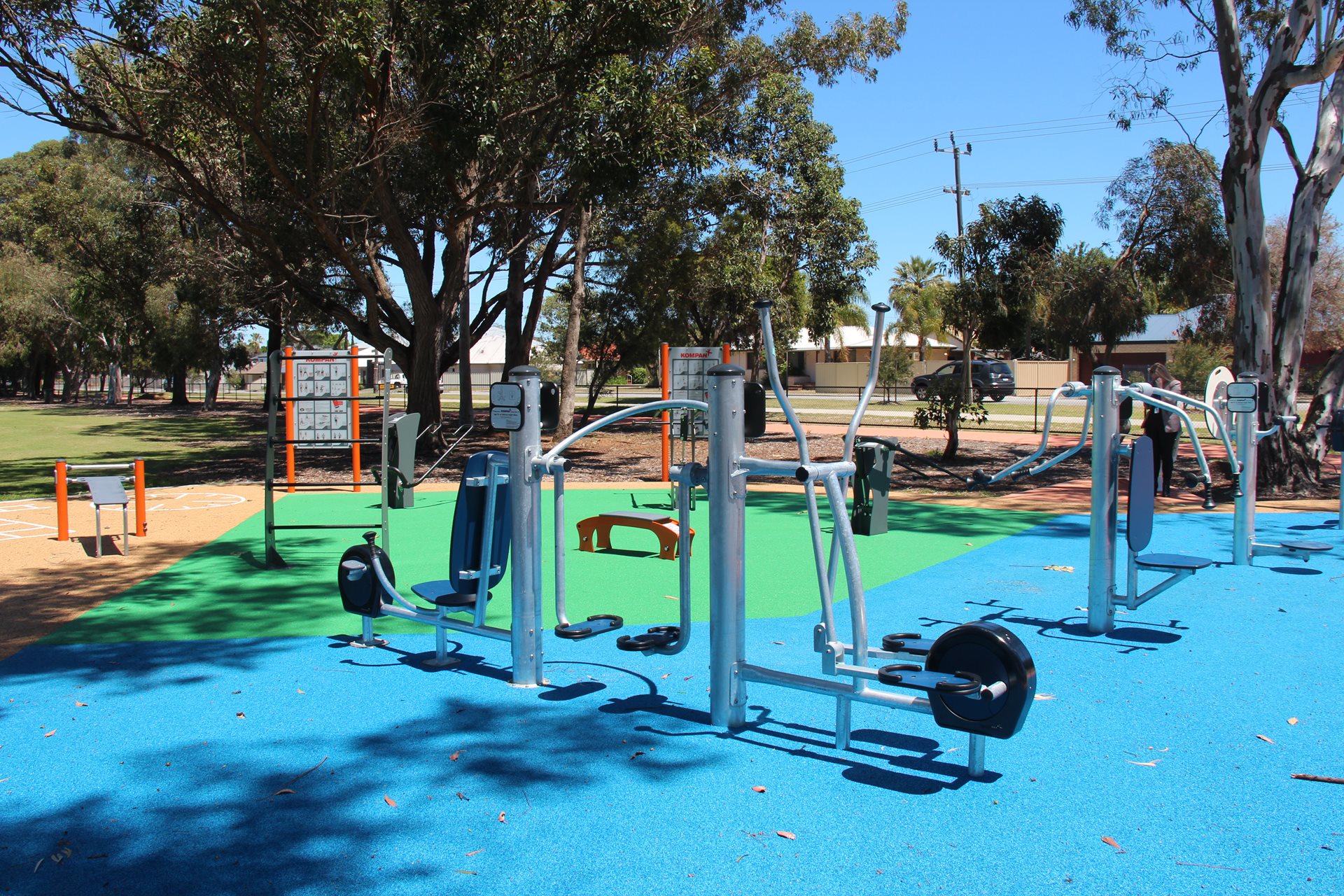 Outdoor exercise equipment