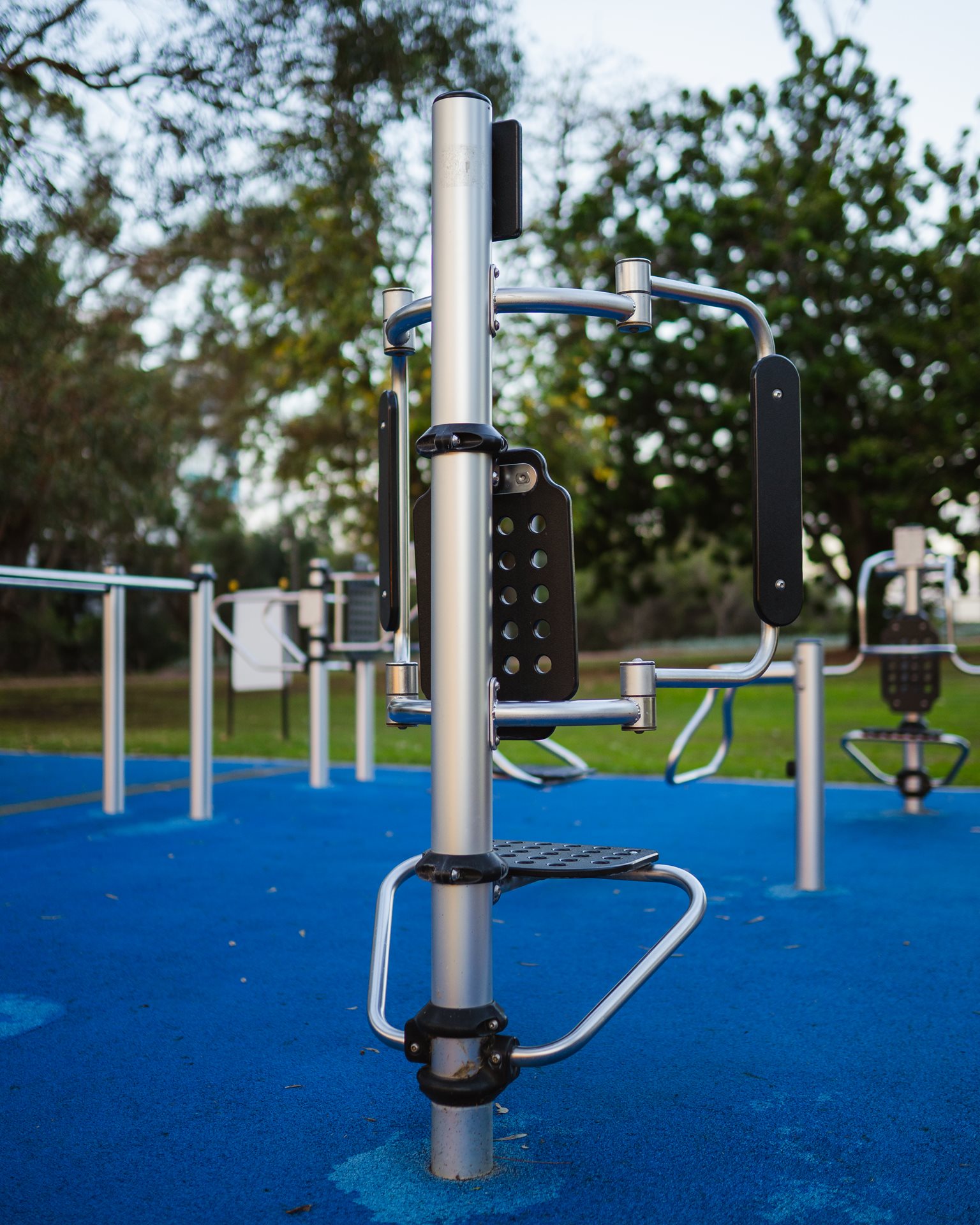 Outdoor exercise equipment