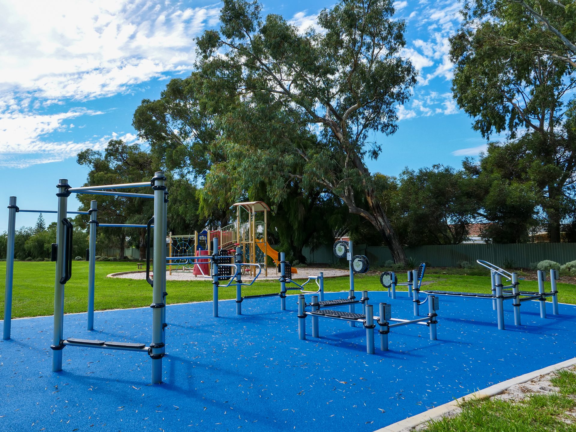 Outdoor exercise equipment