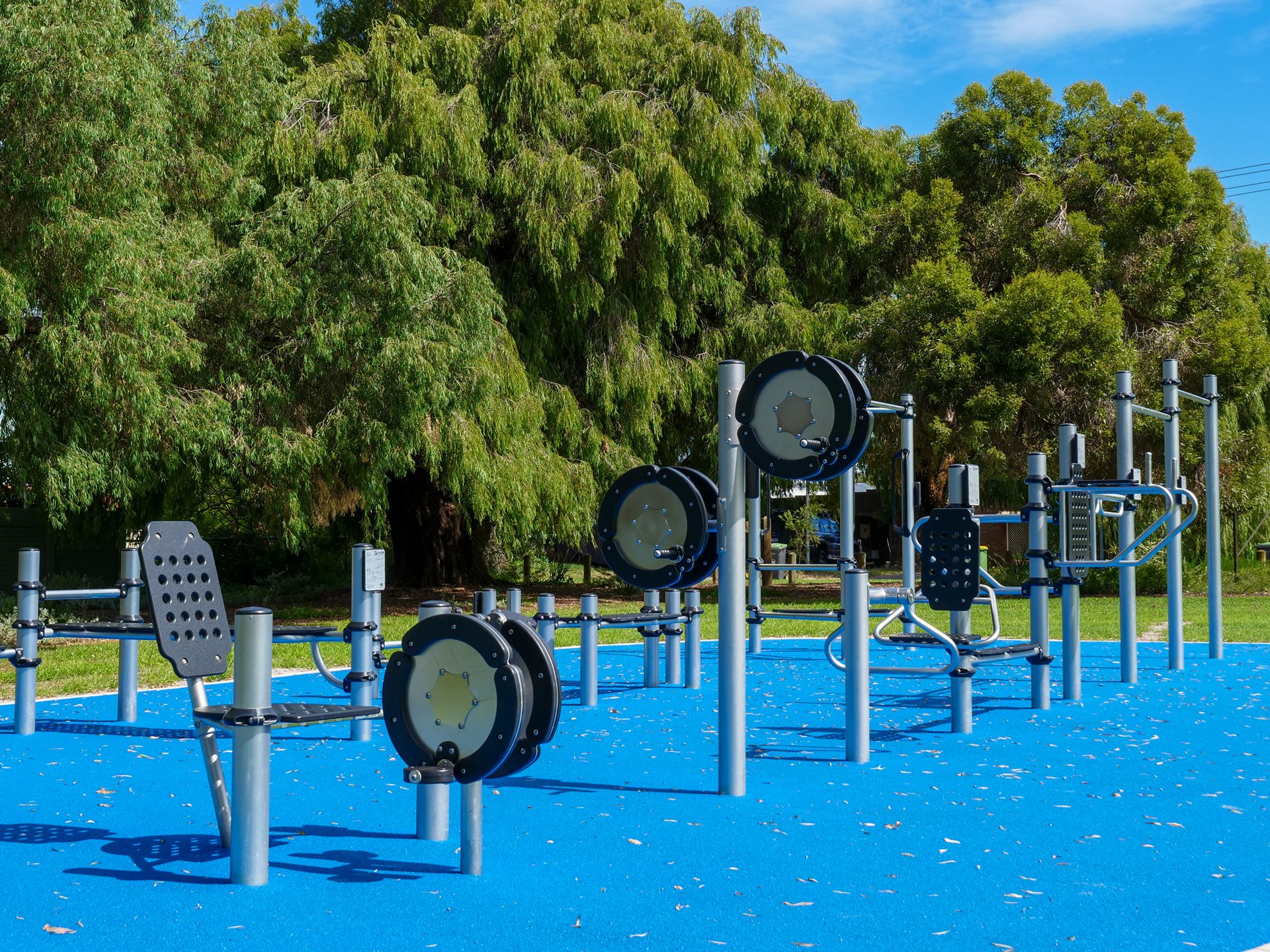 Outdoor exercise equipment